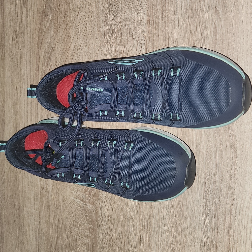 Skechers slip resistant work shoes. 7.5. Slip Resistant. - Picture 2 of 10